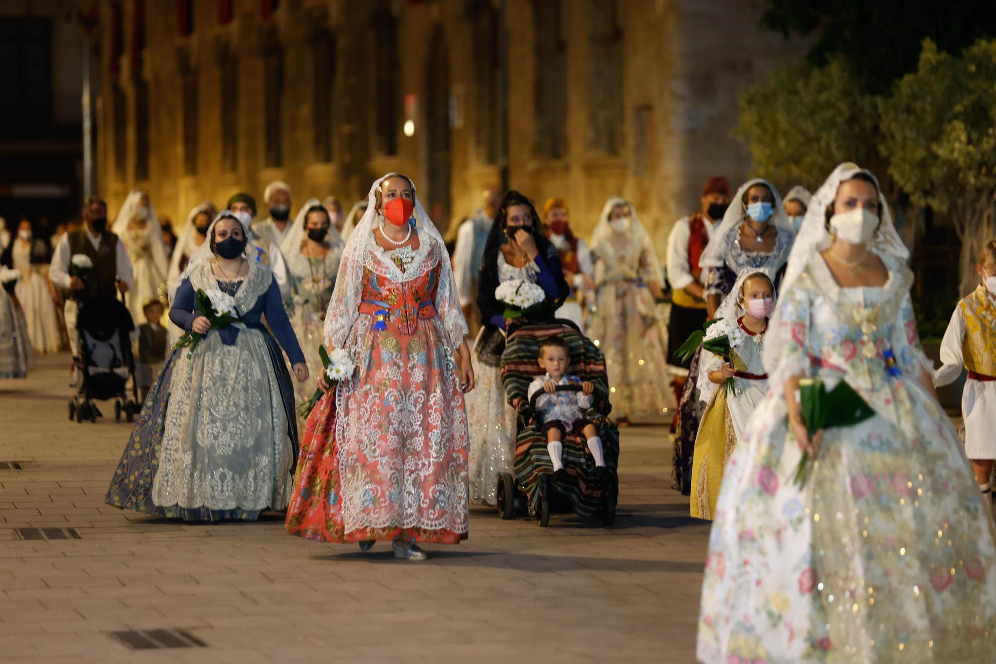 Búscate en el segundo día de Ofrenda por la calle de Caballeros (entre las 20.00 y las 21.00 horas)