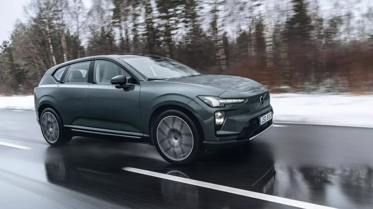 El nuevo Volvo EX60 utiliza la inteligencia artificial, incorpora capacidad de aprendizaje continua y marca nuevas referencias en materia de sostenibilidad