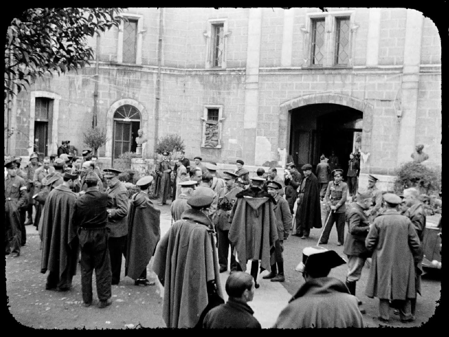 La entrada en Oviedo de las tropas nacionales. 2 de noviembre de 1936