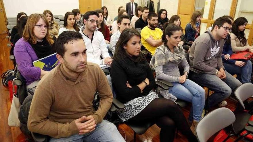 Los técnicos de turismo realizan desde ayer cursos formativos antes de incorporarse a sus destinos.