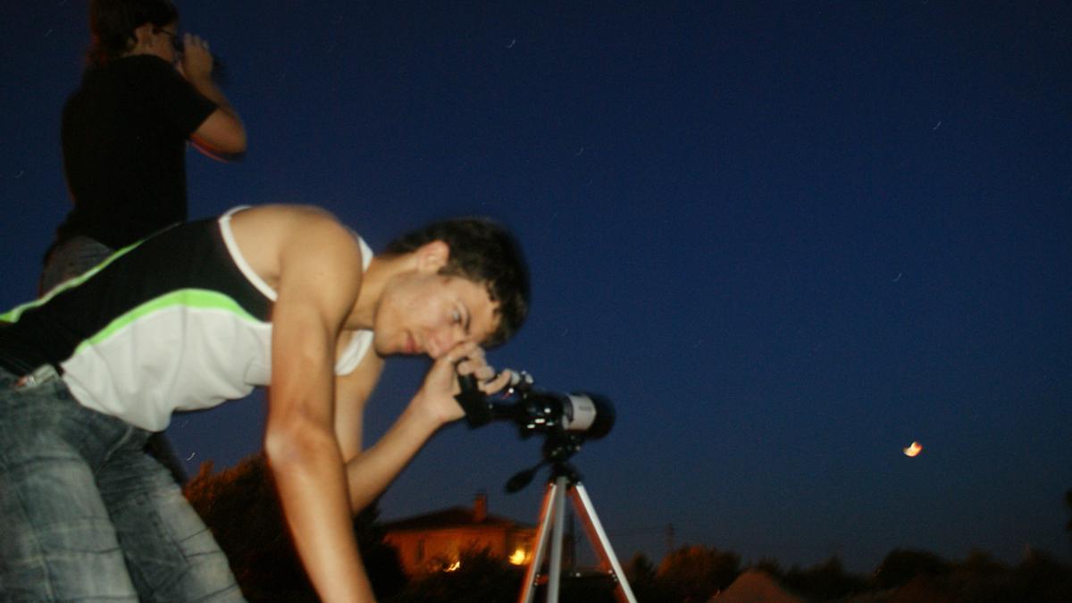 Observación de un eclipse con los telescopios de la Agrupación Zamorana de Astronomía