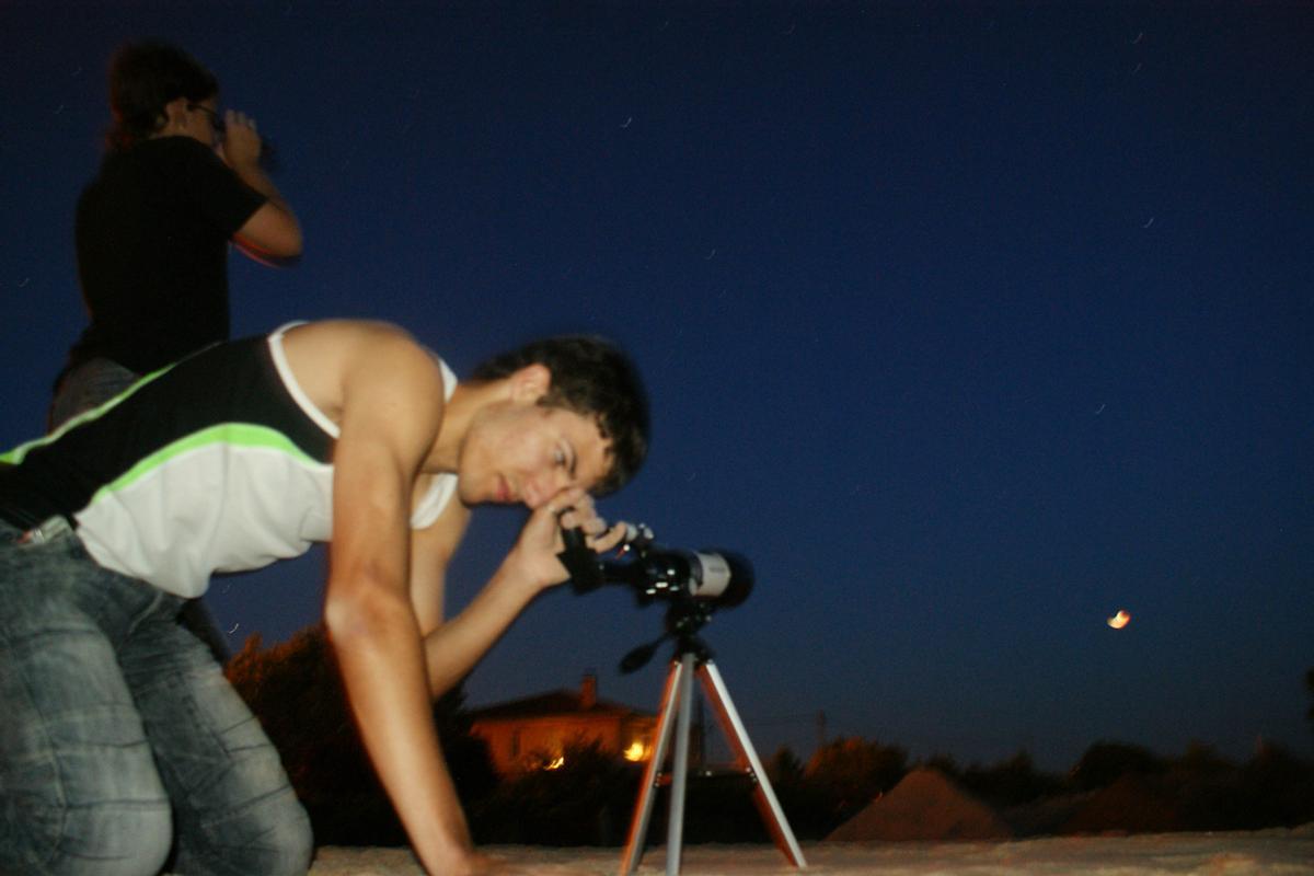 Observación de un eclipse con los telescopios de la Agrupación Zamorana de Astronomía