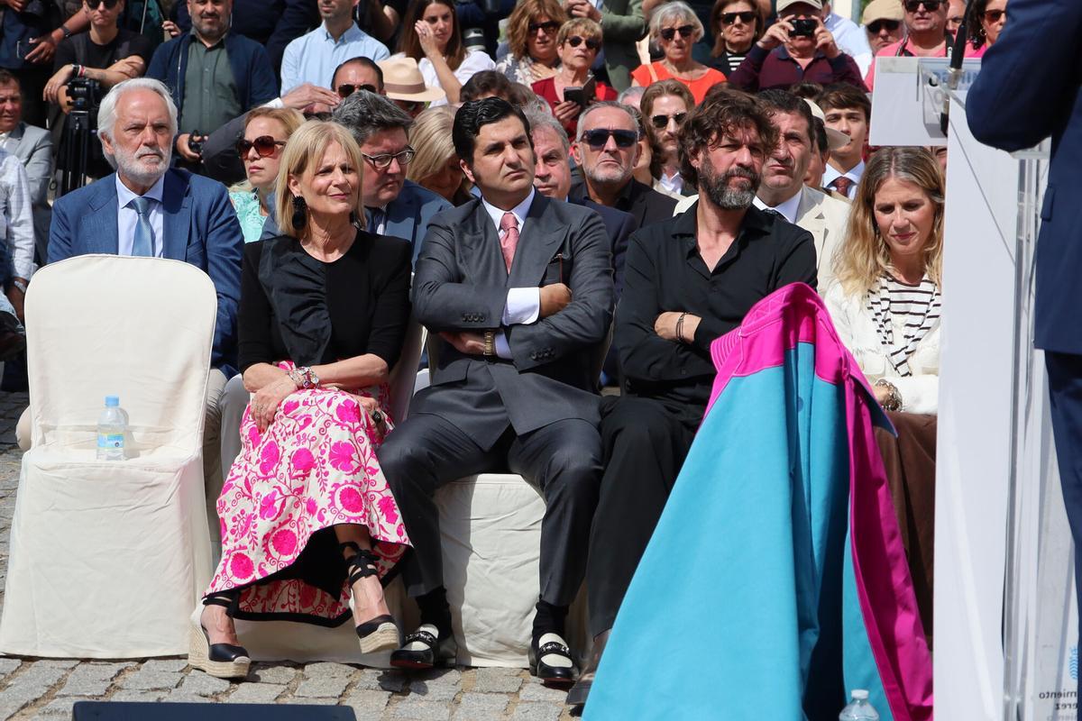 Imágenes de la inauguración del monumento a Rafael de Paula en la Plaza de Toros.