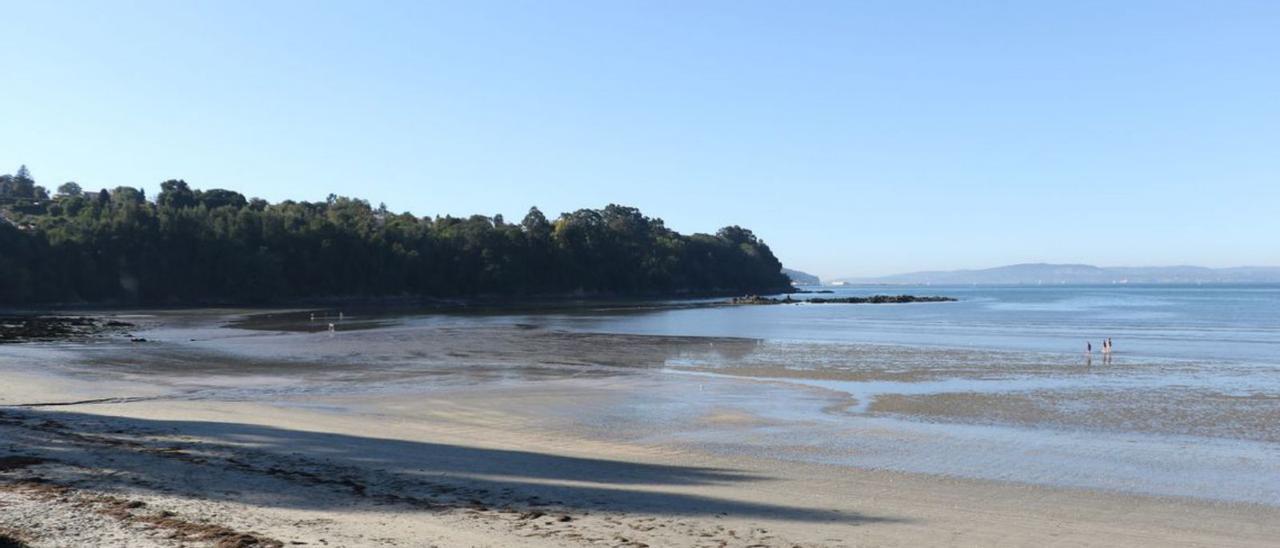 Playa de O Regueiro, en Bergondo.   | // LA OPINIÓN