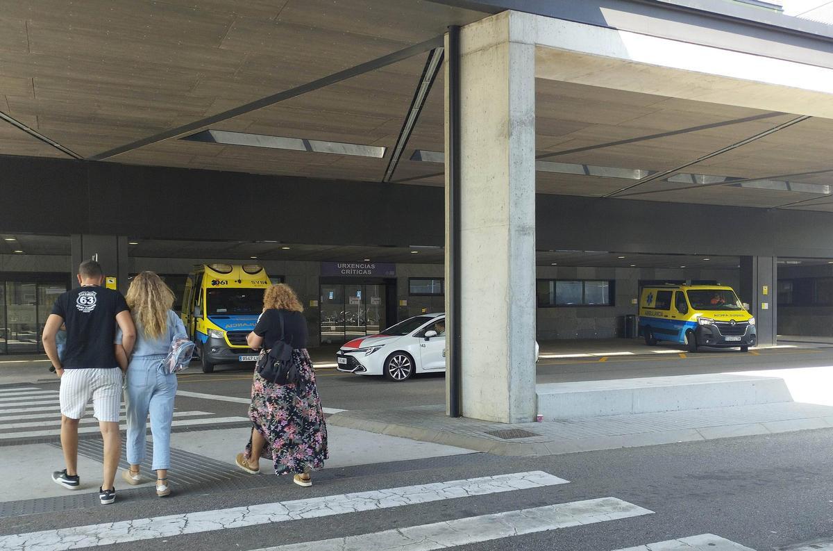 Entrada al servicio de Urgencias del hospital Álvaro Cunqueiro de Vigo.