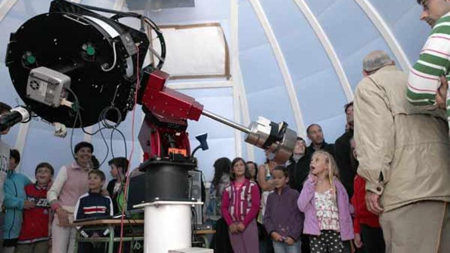 El observatorio astronómico de Forcarei recibió más de 2.000 visitas desde marzo.  // Bernabé/Luismy