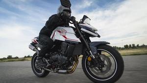 La Honda Hornet que se convirtió pieza a pieza en un LEGO funcional