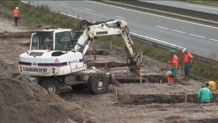 Francia construye un muro antiinmigrantes en Calais