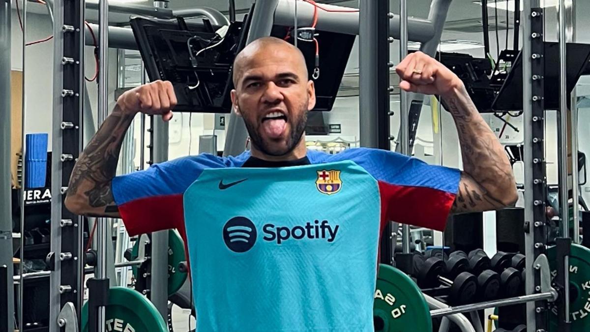 Dani Alves se recupera en las instalaciones del Barça