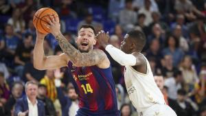 Willy Hernangómez frente a Nzosa durante el duelo entre el Barça y el Recoletas Burgos.