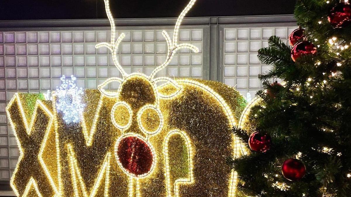 La iluminación navideña ha llegado al centro comercial