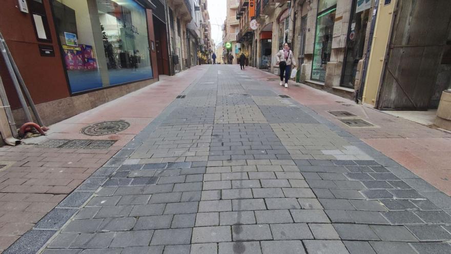 Calle La Rua, cuyo pavimento se renovará íntegramente. Las obras tienen un plazo de cinco meses.