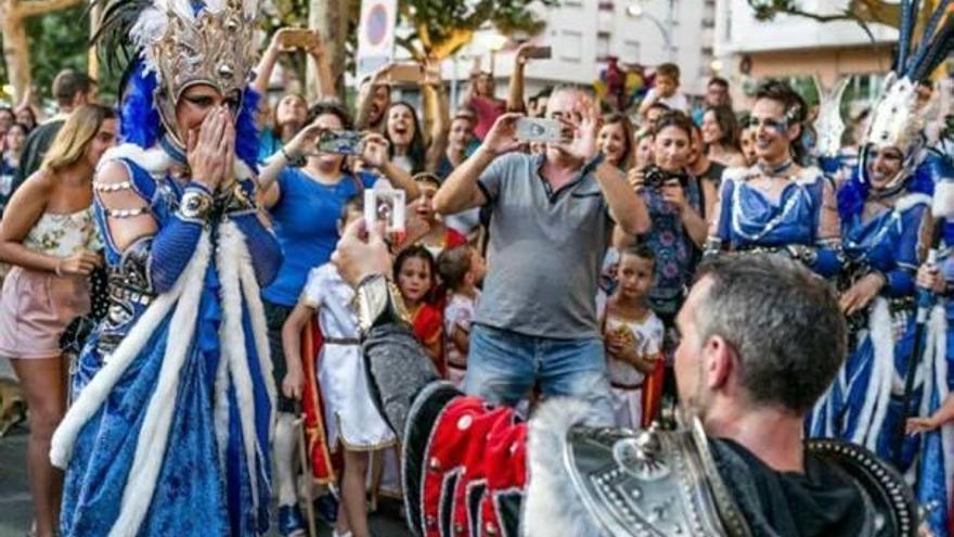 Proponen sancionar a una &#039;filà&#039; de Oliva por una petición de mano en el desfile cristiano