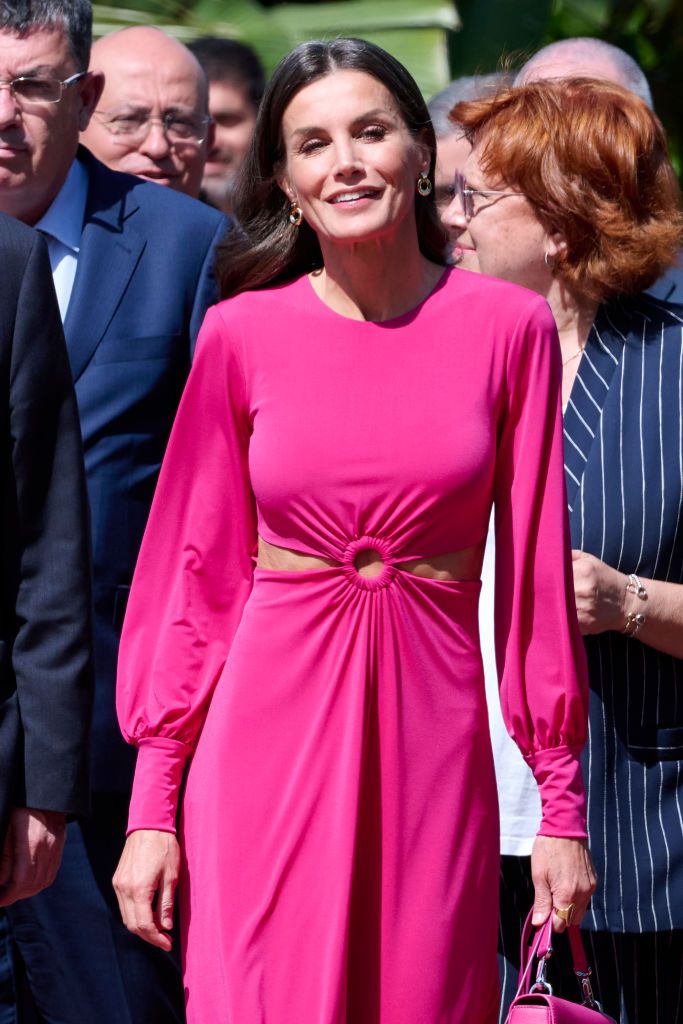 La reina Letizia acapara las miradas con su último look