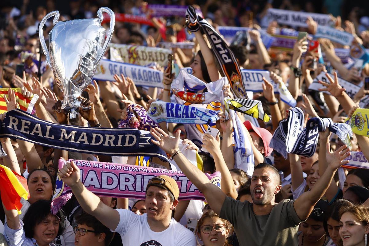 El Real Madrid celebra su 14ª Copa de Europa con la afición blanca