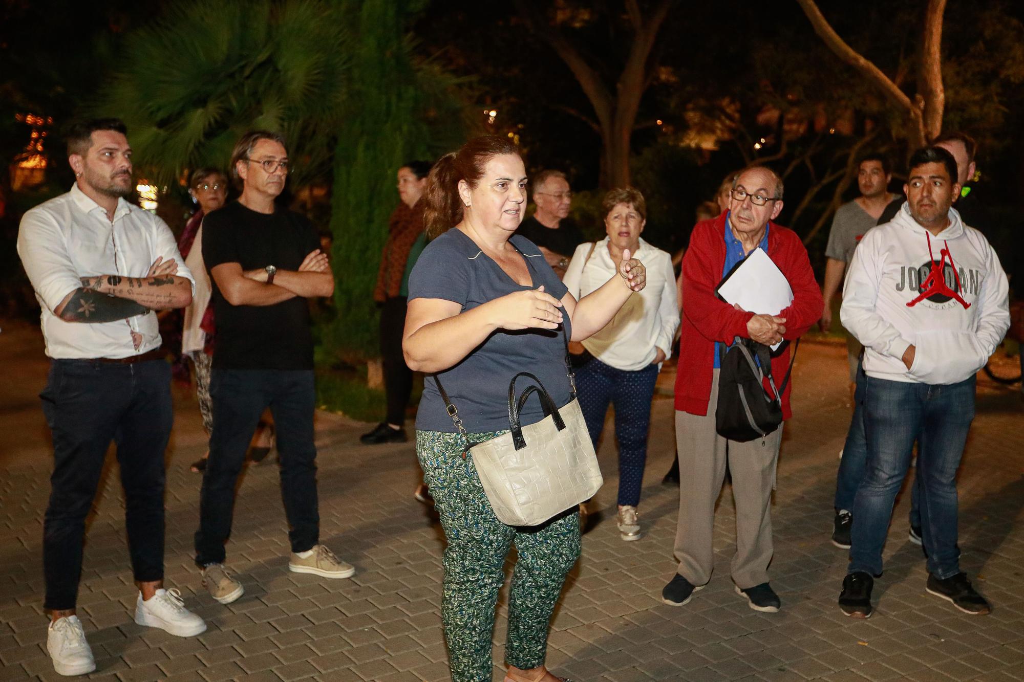 Comerciantes afectados por las obras de la avenida Isidor Macabich exigen ayudas al Ayuntamiento para compensar las pérdidas económicas