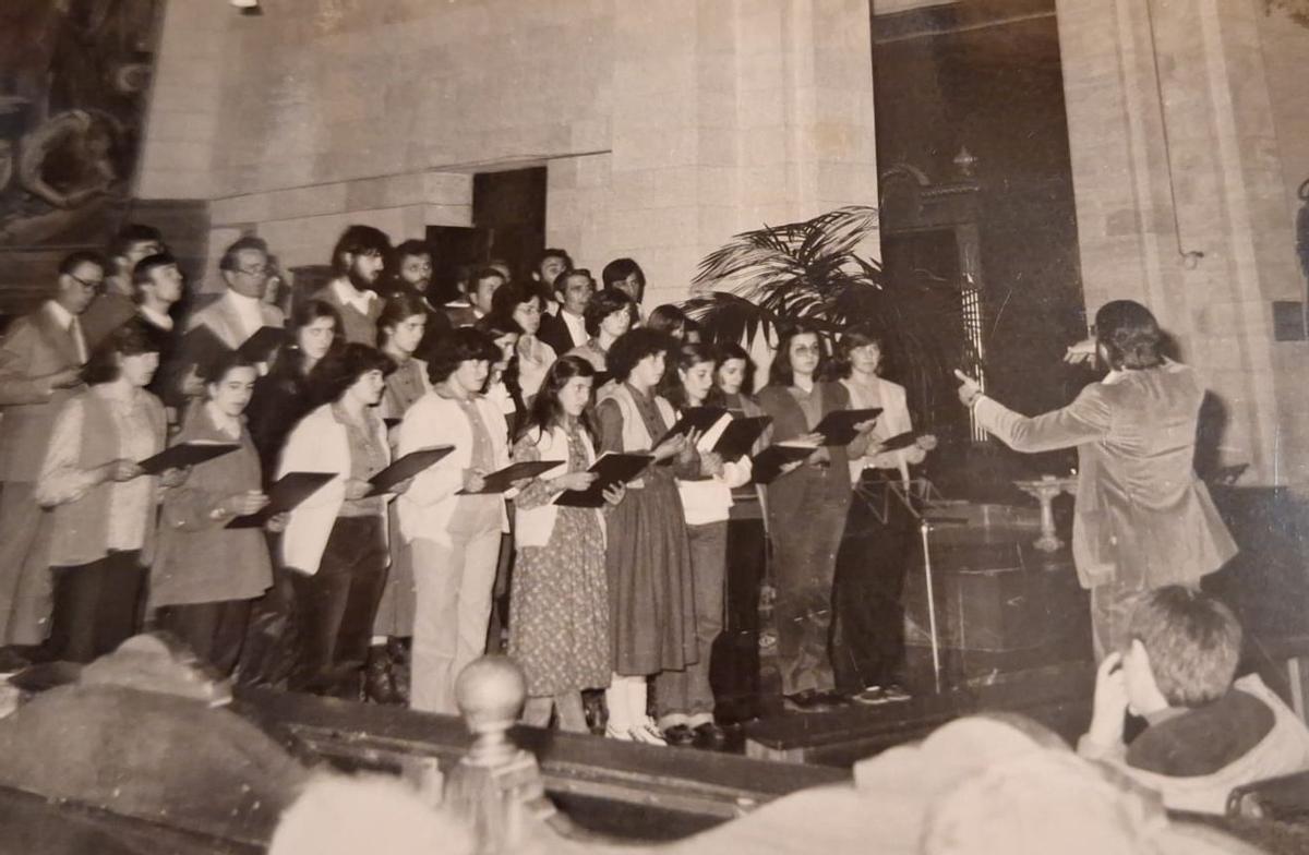 La Coral de Sant Joan, en un concierto en los años 80.