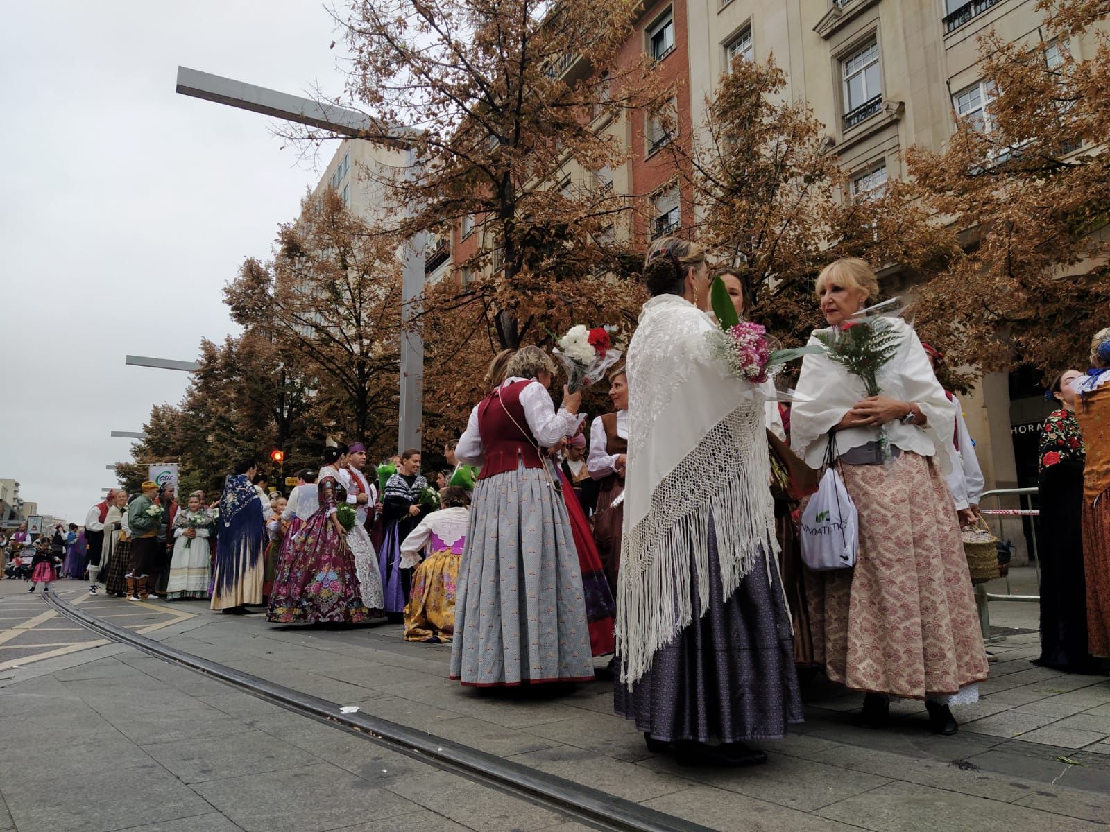 En imágenes | La Ofrenda de Flores a la Virgen del Pilar 2023 (I)