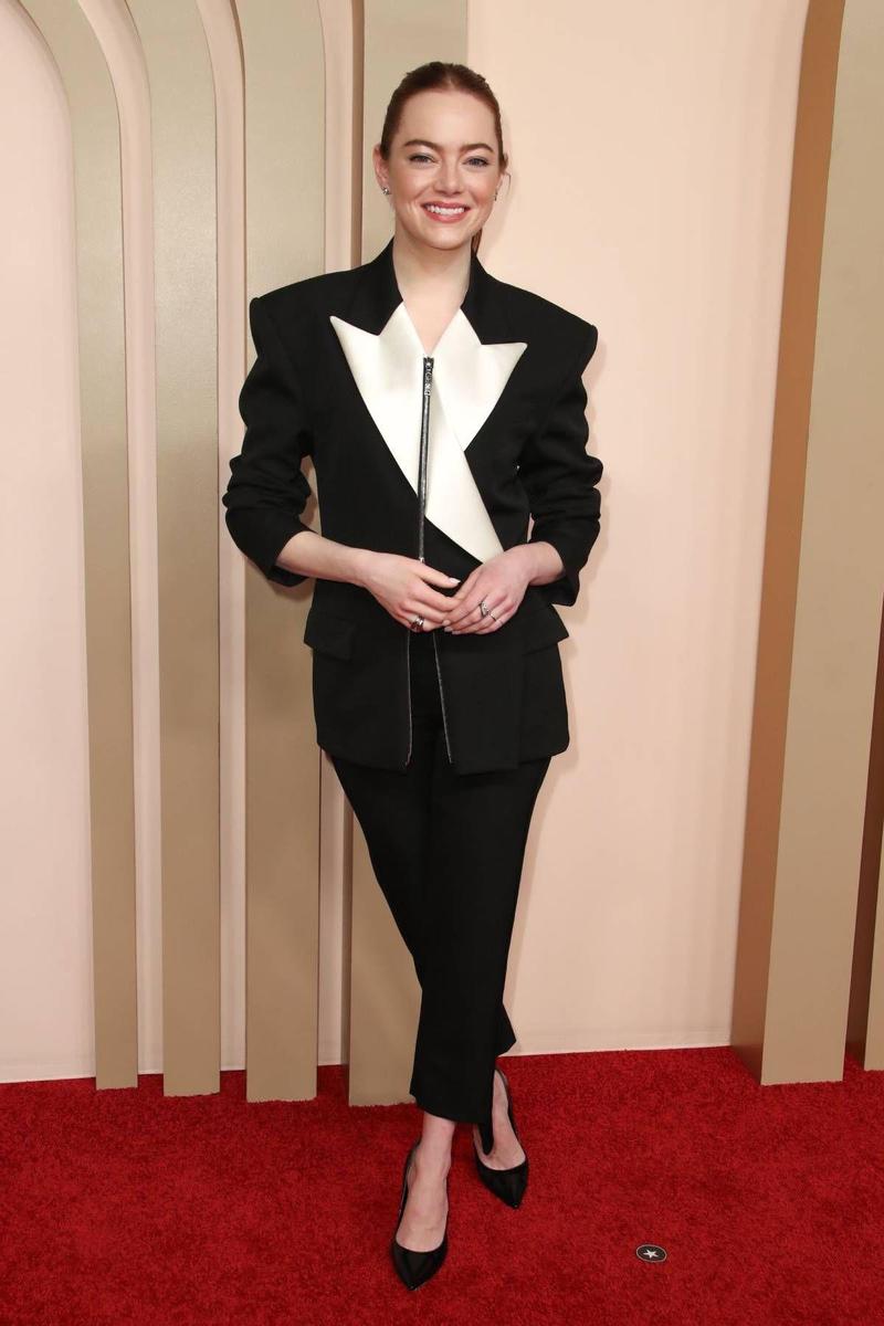 Emma Stone en el almuerzo de nominados a los Oscar