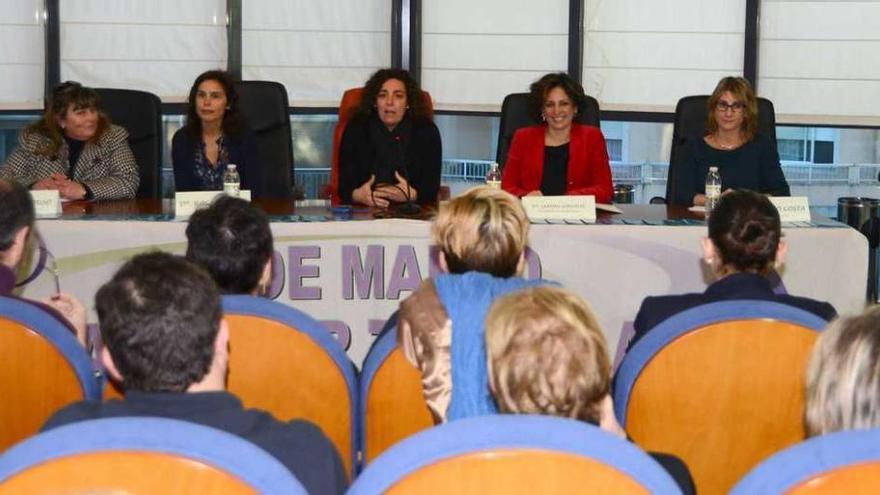 Belén Couso, Sandra González, la edil María Ortega, Rosa Chapela y Loreto Costa. // Gonzalo Núñez