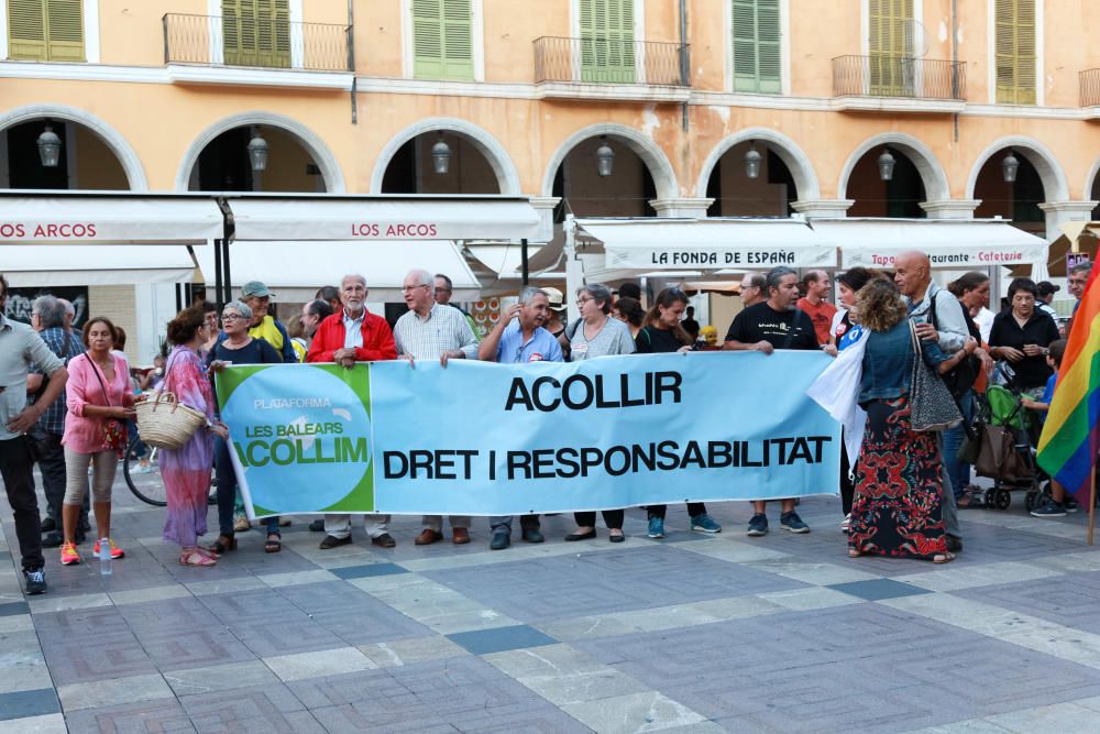 Cientos de personas critican en Palma que no se cumpla con la acogida de refugiados