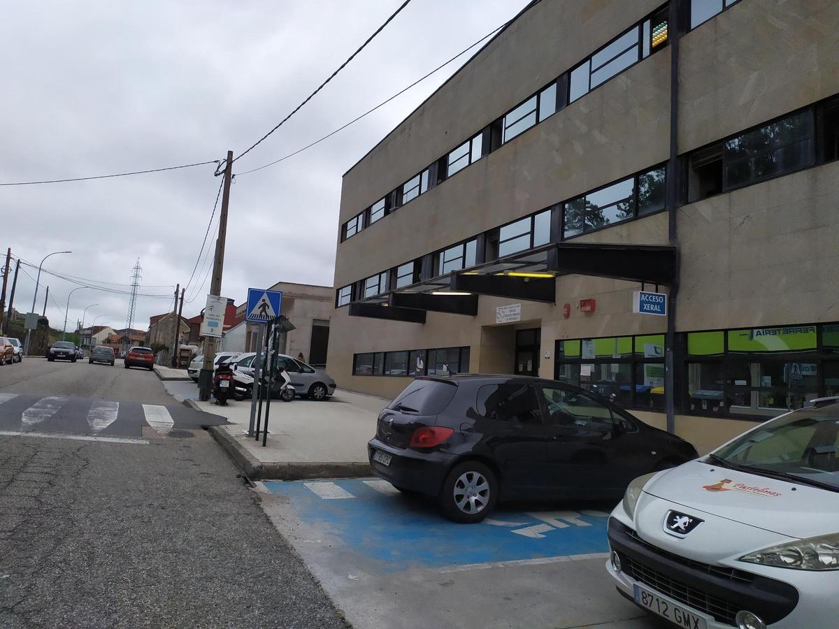 Fachada del centro de salud de Redondela.