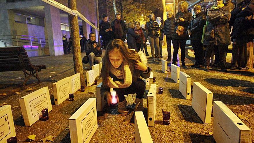 Memorial contra la violència masclista davant els jutjats de Girona, l&#039;any passat.