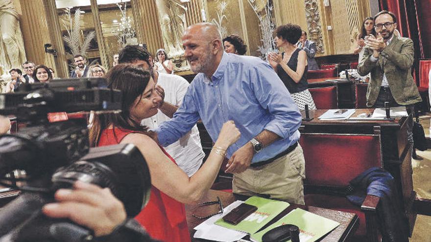 Frialdad entre Armengol y Ensenyat tras el pleno del Parlament del jueves.