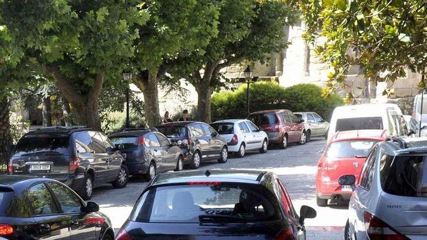 Coches estacionados en la plaza de Azcárraga.