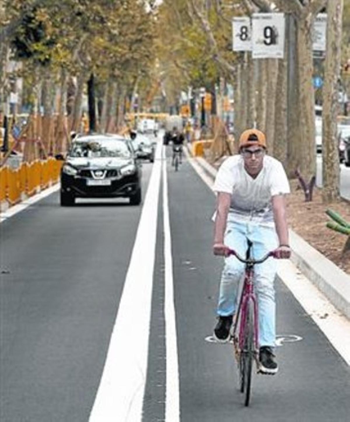 Bicis pel carril ciclista de la Diagonal, dimarts passat.