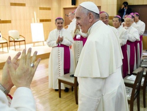 El Papa Francisco llega a Seúl en su primera visita a Asia