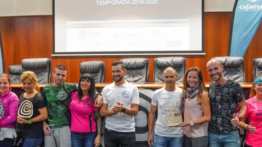 Foto de familia de los premiados en la Gala del Circuito Trail Valencia