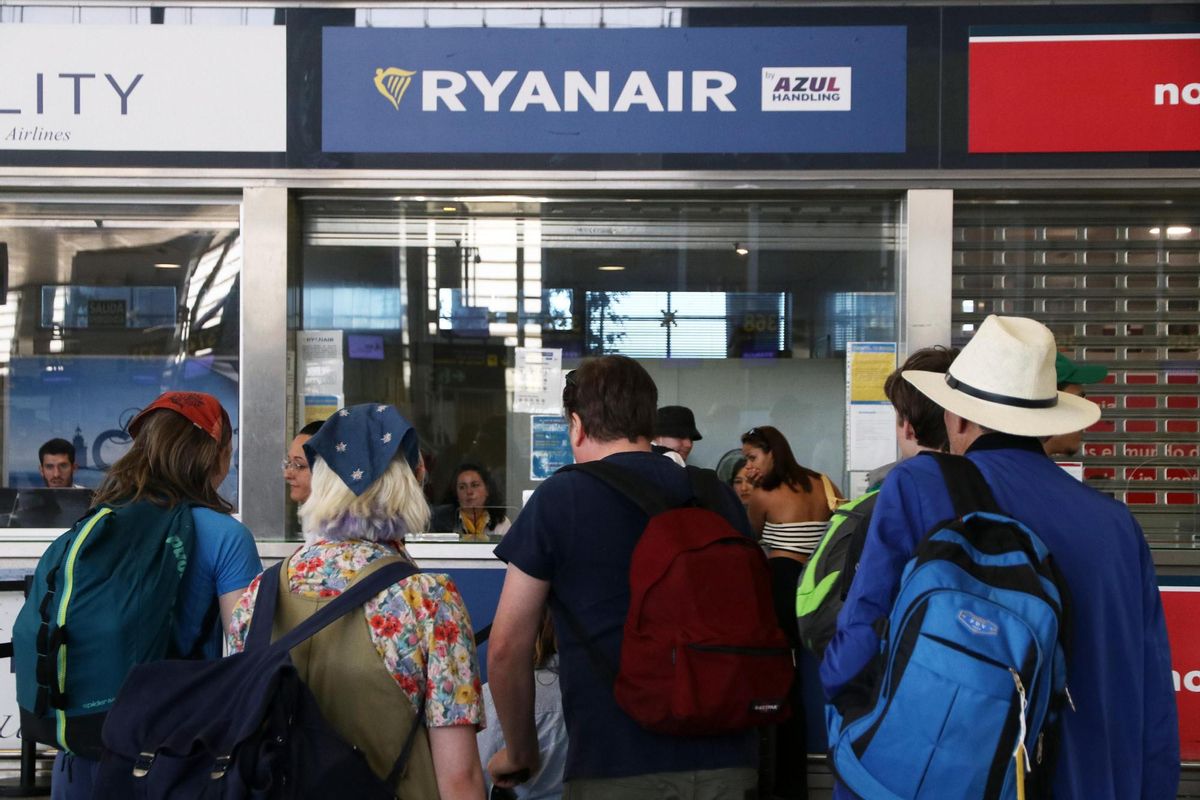 Desenes de cancel·lacions i retards en la segona jornada de vaga de Ryanair