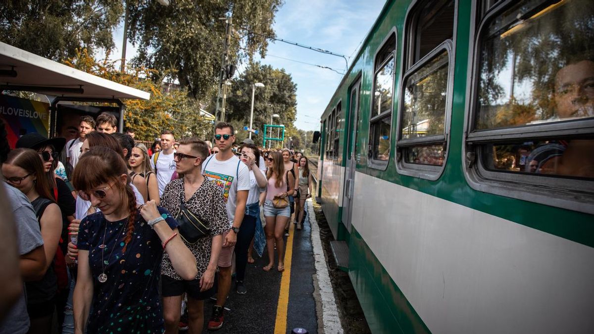 Los fiesteros llegan a Sziget en tren con los deberes hechos