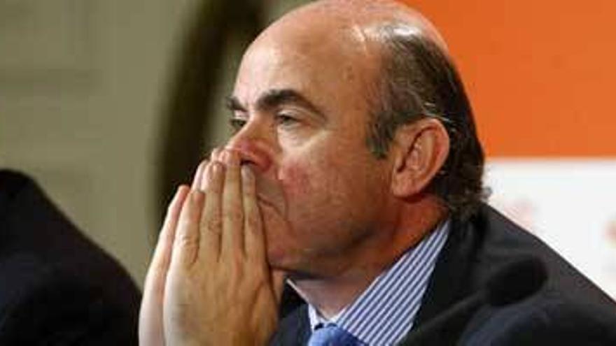 El ministro De Guindos asegura que España iniciará el 2012 en recesión