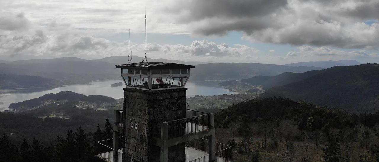 Vista aérea de la torre de vigilancia del mirador de Cotorredondo. / FDV