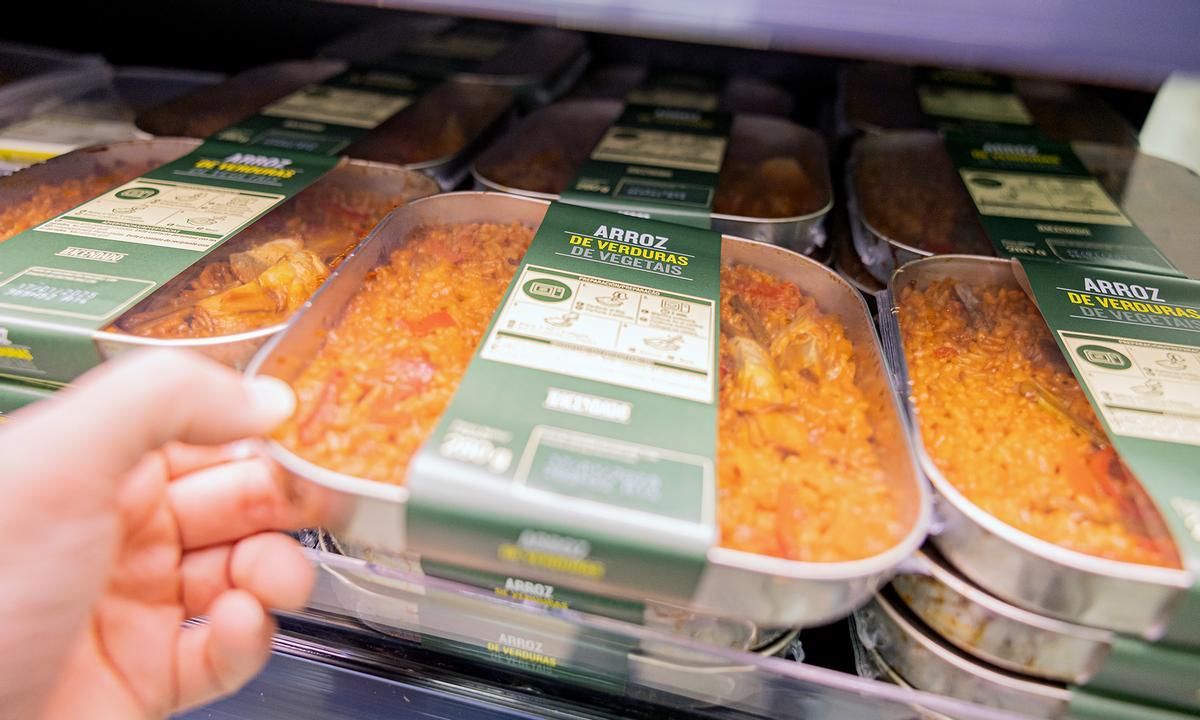 El nuevo arroz de verduras en bandeja de Mercadona, ya disponible en las tiendas de la compañía.