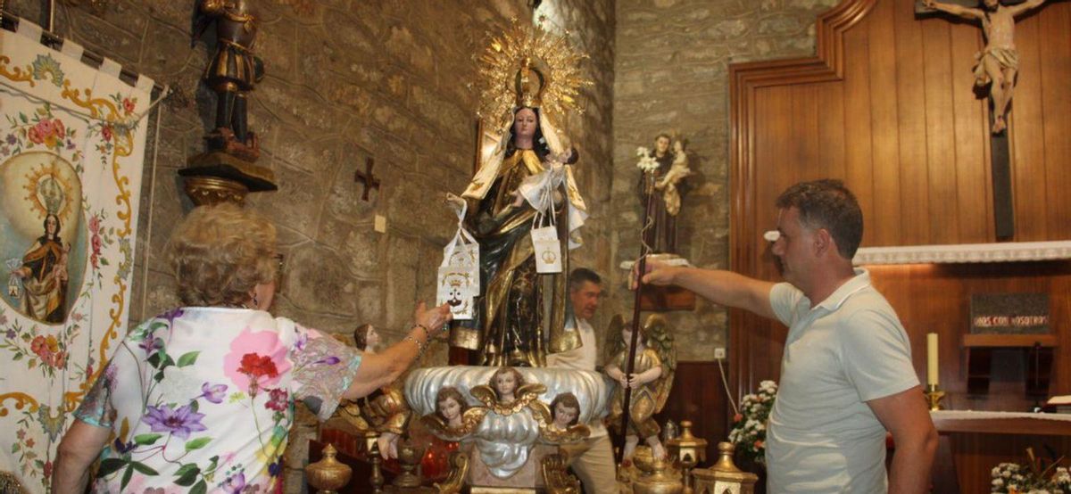 Asturianos se prepara para el día grande de festividad del Carmen | A. SAAVEDRA