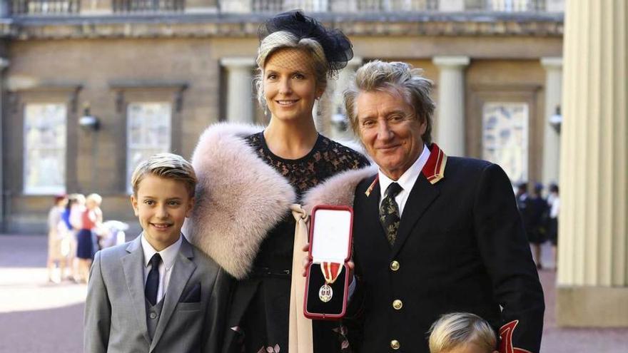 Stewart, Penny Lancaster y sus hijos Alastair y Aiden.