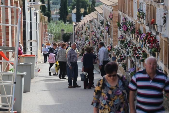 Día de Todos los Santos en el cementerio de Lorca