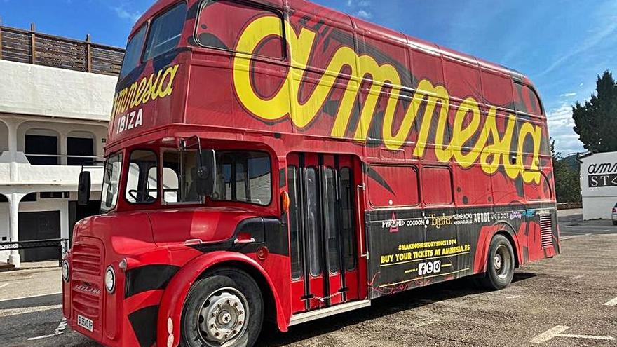 El mítico bus de Amnesia Ibiza.