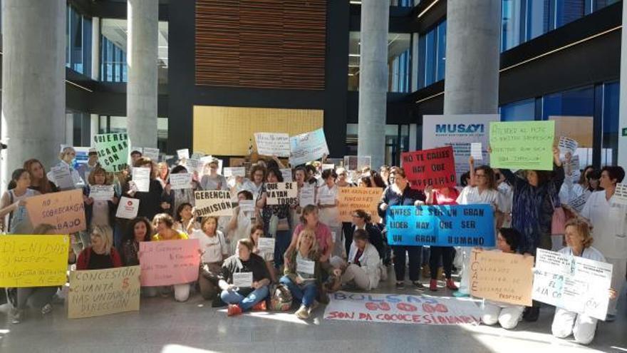 Las auxiliares del hospital de Vigo se encierran 24 horas