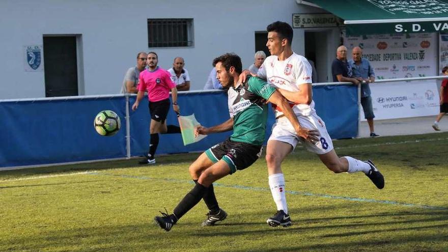 Un lance del partido de ayer entre el A Valenzá y el Velle. // Jesús Regal