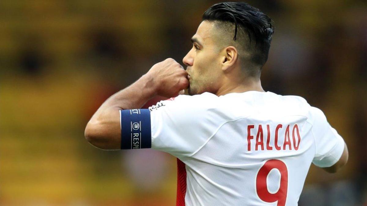 Falcao celebrando su gol al Stade Rennais