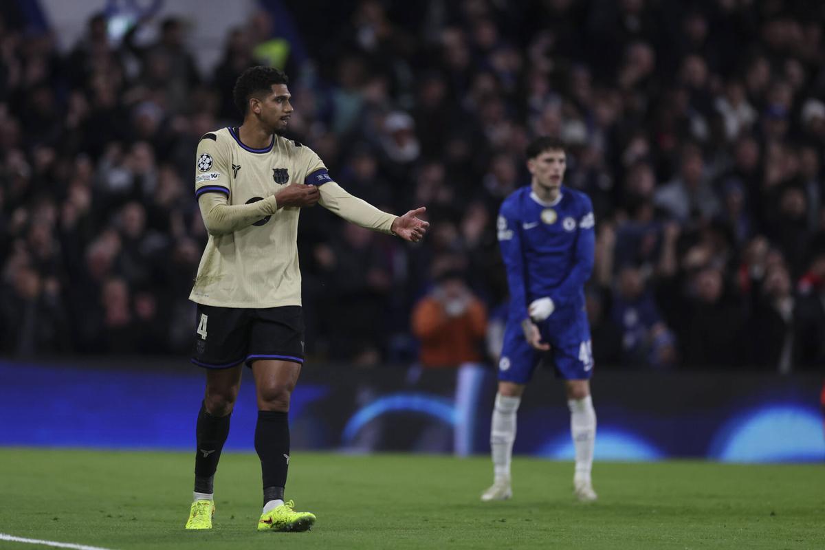 Ronald Araujo, un puente de Stamford