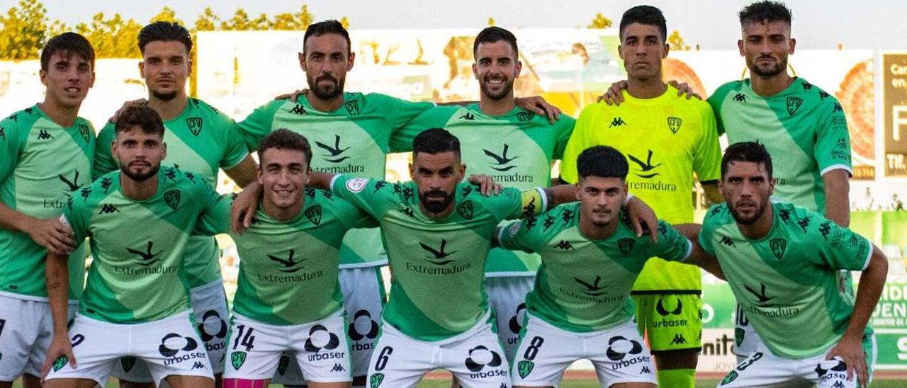 Once inicial del Villanovense en un partido de pretemporada.