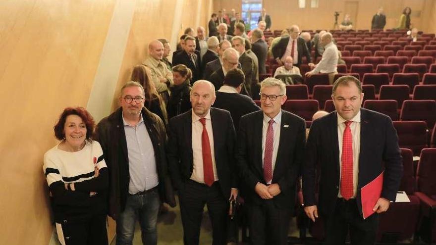 Por la izquierda, Cecilia Pérez, presidenta de la Federación Asturiana de Concejos (FACC) (moderadora), Alfonso Torre, Juan Cofiño, Santiago García Granda y Carlos Paniceres.