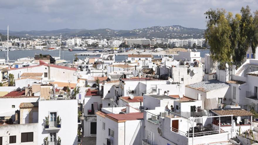 El IBI es el principal ingreso de Vila. En la imagen, vivendas de la zona de sa Penya y la Marina.