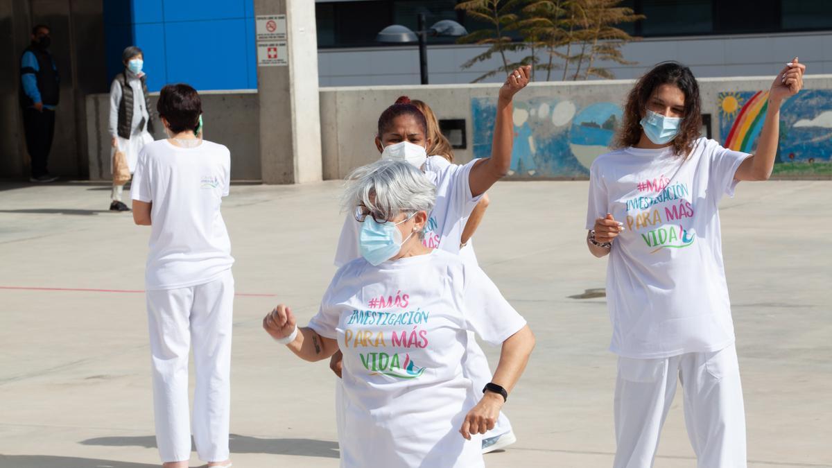 Los sanitarios llevaron camisetas con el lema de la asociación CMM.