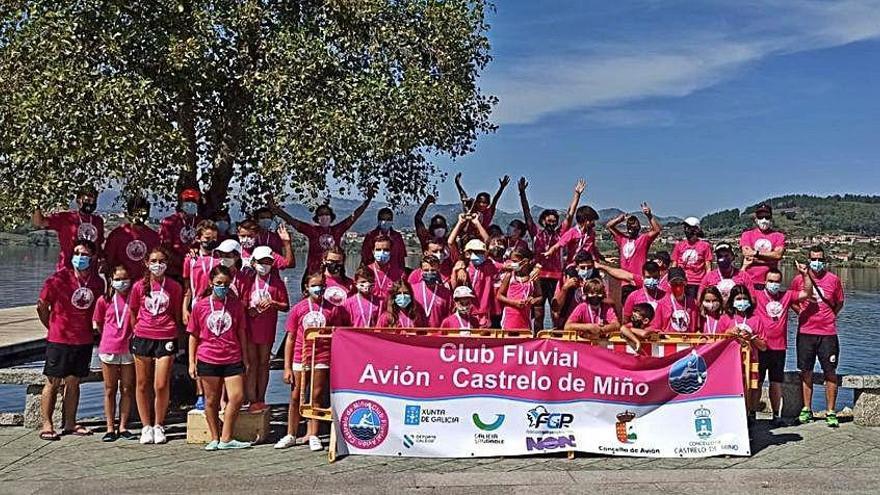 Foto de familia de los ganadores de la regata provincial.